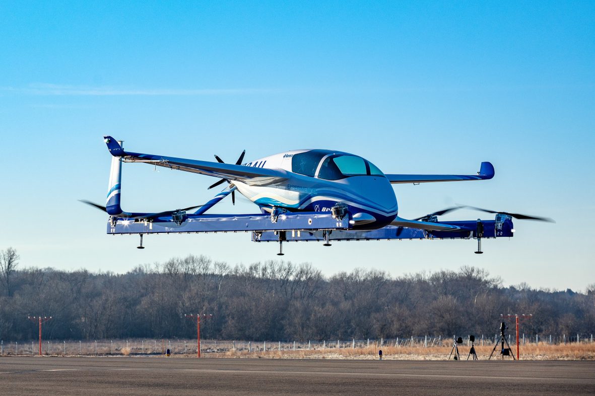 ボーイング、自律型電動飛行機の試験飛行に成功